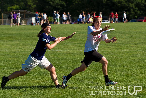 2014 USAU D-I College Champs Saturday Action