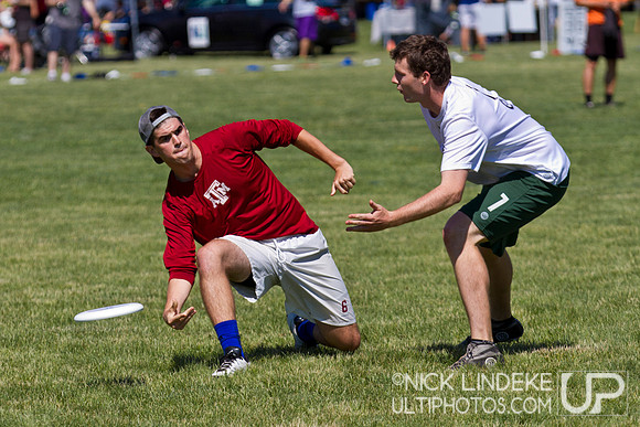 2014 USAU D-I College Champs Saturday Action