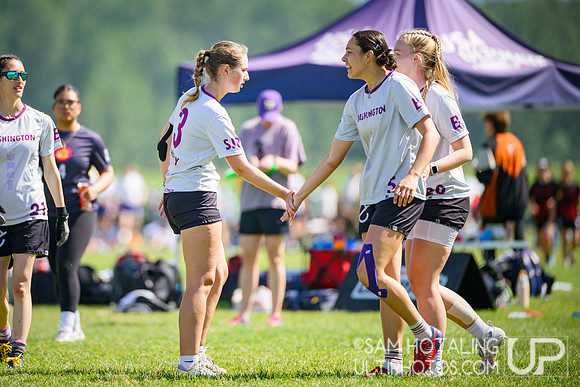 Saturday pool play at USAU D-I College Championships