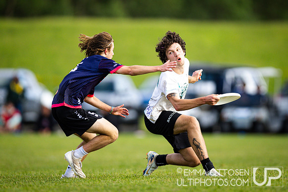 Sunday full coverage from USAU D-IIII College Championships: Semi-Finals