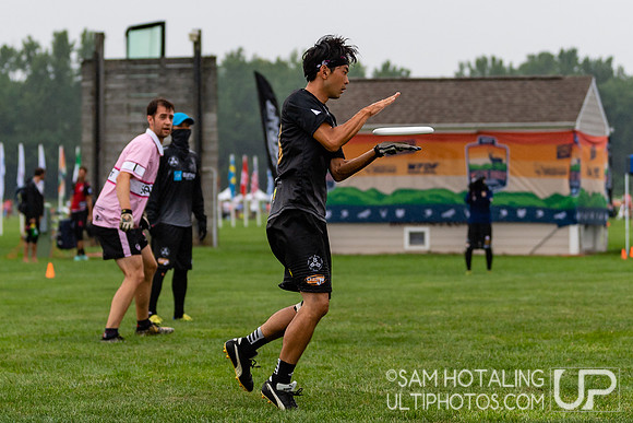 Buzz Bullets vs Seattle Sockeye in pool play at World Ultimate Club Championships