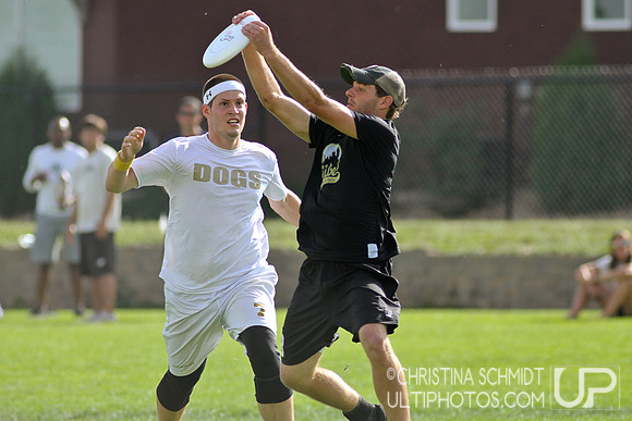 2012 USAU D-I College Championships Saturday Pre-Qtrs Action