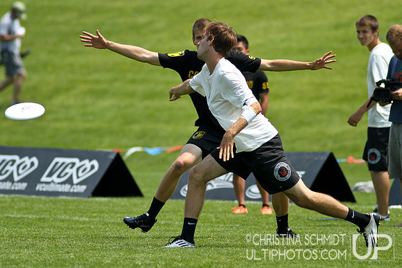 2012 USAU D-I College Championships Saturday Round 2 Action