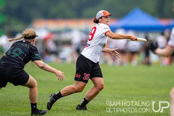 CUSB Shout vs Stella in pool play at World Ultimate Club Championships