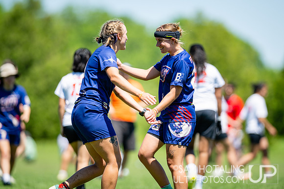 Women’s pool play at USAU DI College Championships