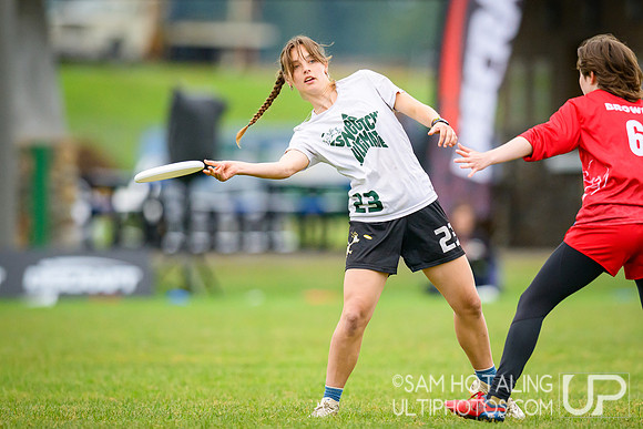 Haverford/Bryn Mawr Sneetches vs Wesleyan Vicious Circles in finals at USAU D-III College Championships