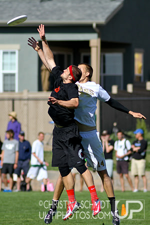 2012 USAU D-I College Championships Sunday Qtrs Action