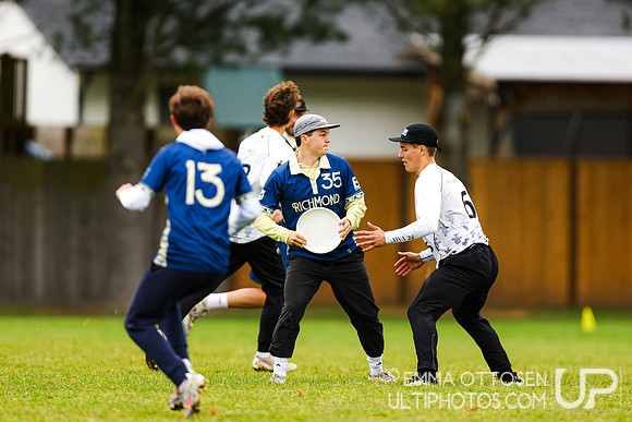 Sunday full coverage from USAU D-IIII College Championships: Round 1
