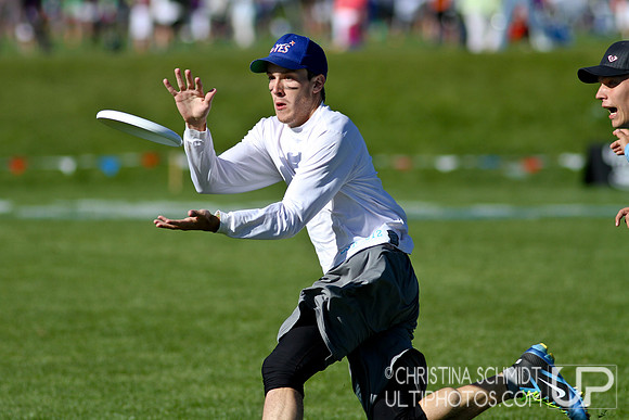 2012 USAU D-I College Championships Sunday Qtrs Action