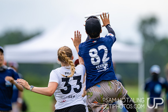 Seattle Riot vs Swampybarg in the round of 16 at World Ultimate Club Championships
