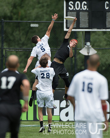 2012 USAU D-I College Championships Friday Action