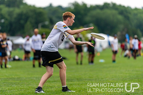 Melbourne Ellipsis vs Wildcats in pool play at World Ultimate Club Championships