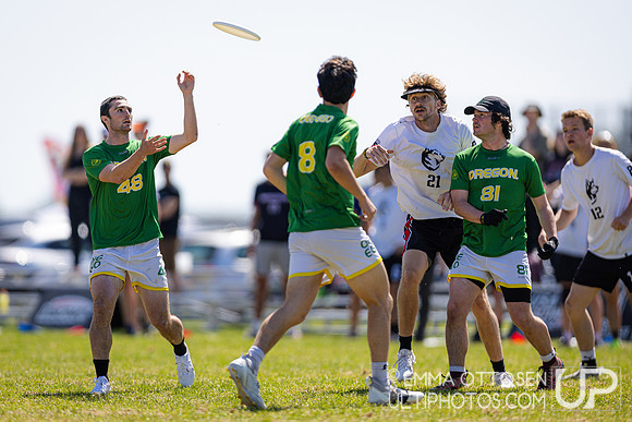 Saturday full coverage from USAU D-I College Championships, Oregon vs Northeastern