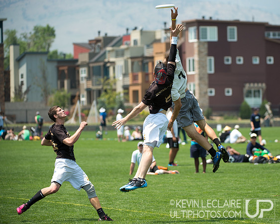 2012 USAU D-I College Championships Saturday Action