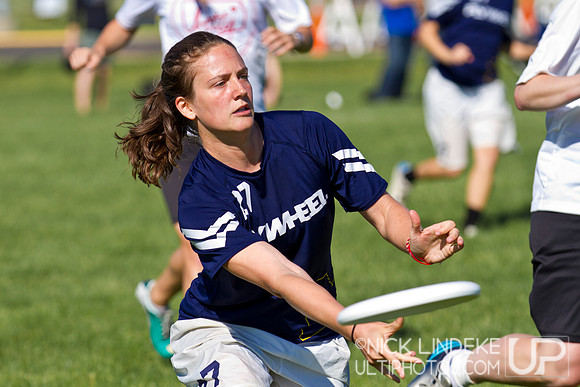 2014 USAU D-I College Champs Saturday Action
