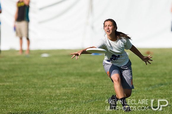 2014 USAU D-I College Champs Sunday Qtrs Action