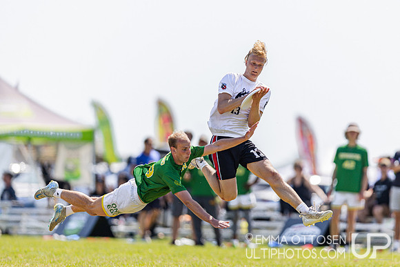 Saturday full coverage from USAU D-I College Championships, Oregon vs Northeastern