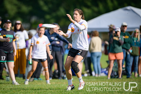 Stanford Superfly vs Vermont Ruckus in pool play at USAU D-I College Championships