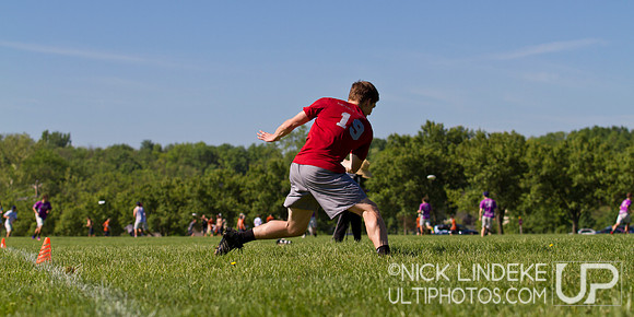 2014 USAU D-I College Champs Saturday Action