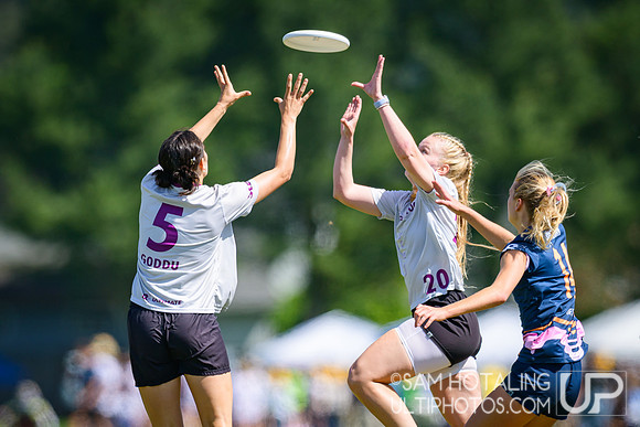 Saturday pool play at USAU D-I College Championships