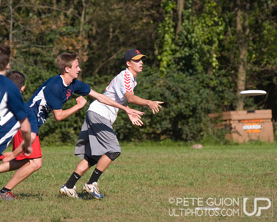 Sunday Round 1 Action -- 2011 Hucks off the Hilltop