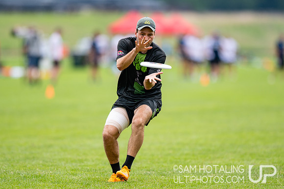 Melbourne Ellipsis vs Wildcats in pool play at World Ultimate Club Championships