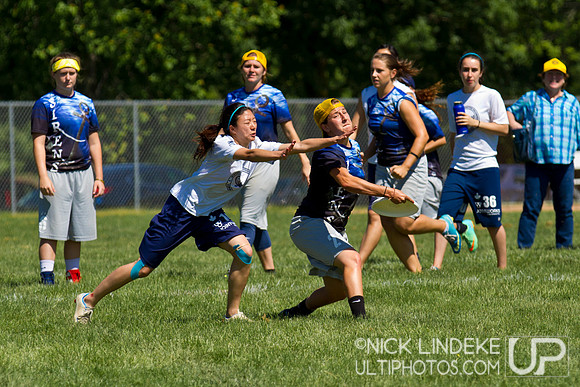 2014 USAU D-I College Champs Saturday Action