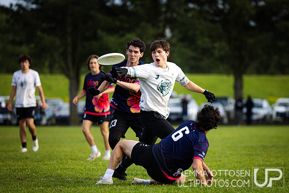 Sunday full coverage from USAU D-IIII College Championships: Semi-Finals