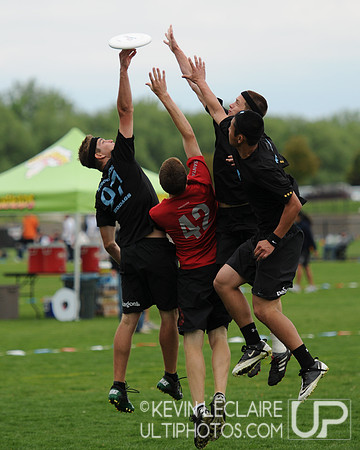 Saturday Photo Highlights Preview -- 2011 USAU College Championships