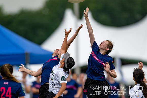 Stella vs SYC in pool play at World Ultimate Club Championships
