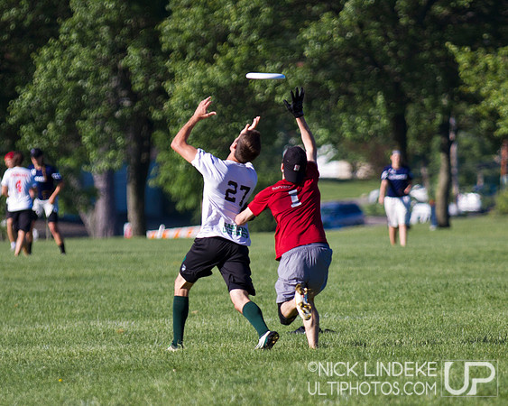 2014 USAU D-I College Champs Saturday Action