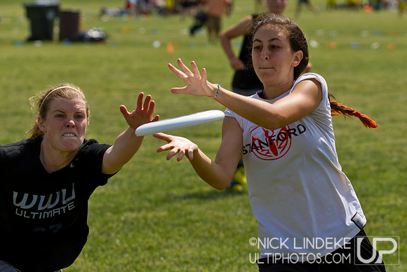 2014 USAU D-I College Champs Saturday Action