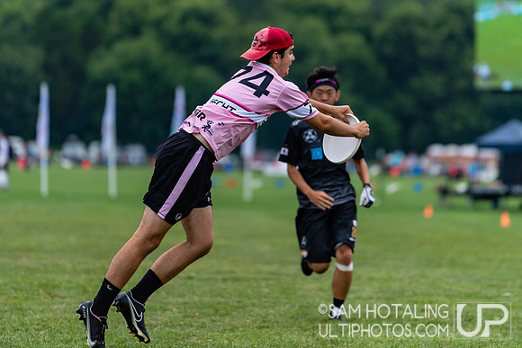 Buzz Bullets vs Seattle Sockeye in pool play at World Ultimate Club Championships