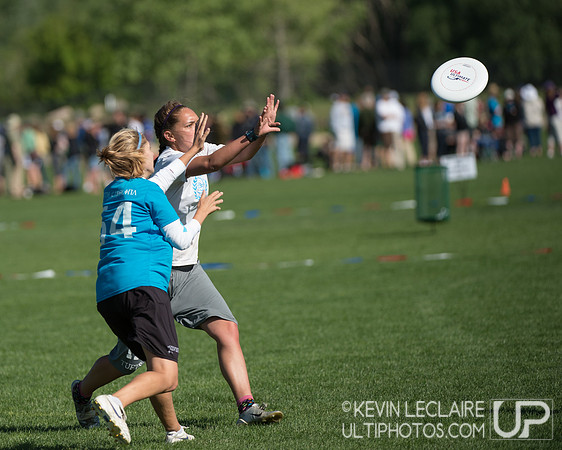 2012 USAU D-I College Championships Sunday Action