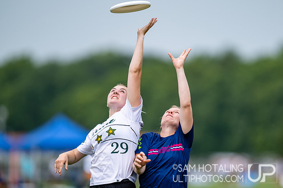 Stella vs SYC in pool play at World Ultimate Club Championships