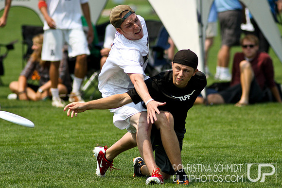 2012 USAU D-I College Championships Saturday Round 2 Action