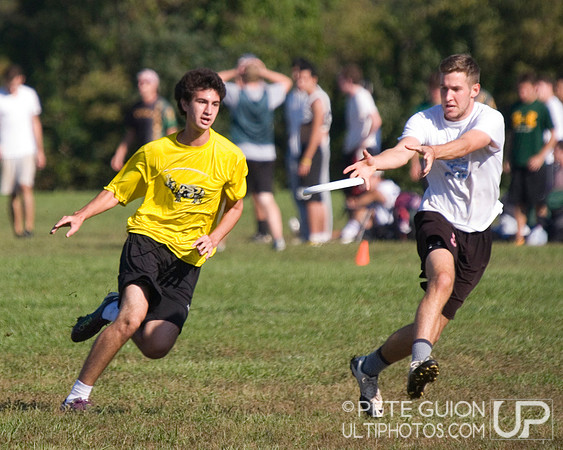 Sunday Round 1 Action -- 2011 Hucks off the Hilltop