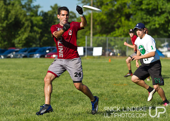 2014 USAU D-I College Champs Saturday Action