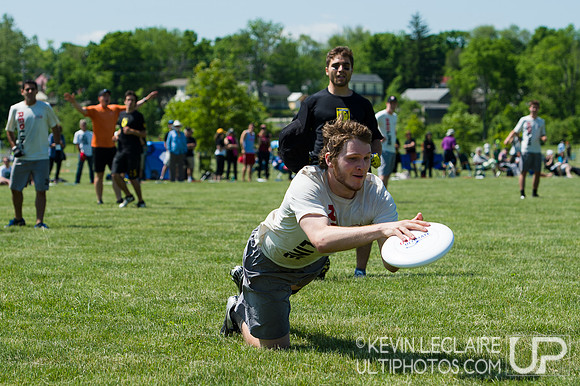 2014 USAU D-I College Champs Friday Round 2 Action