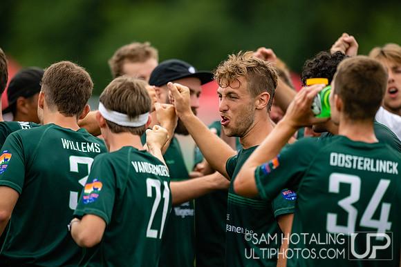 Gentle vs Guayota in pool play at World Ultimate Club Championships