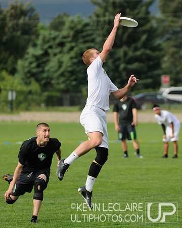 2012 USAU D-I College Championships Friday Round 1 Action