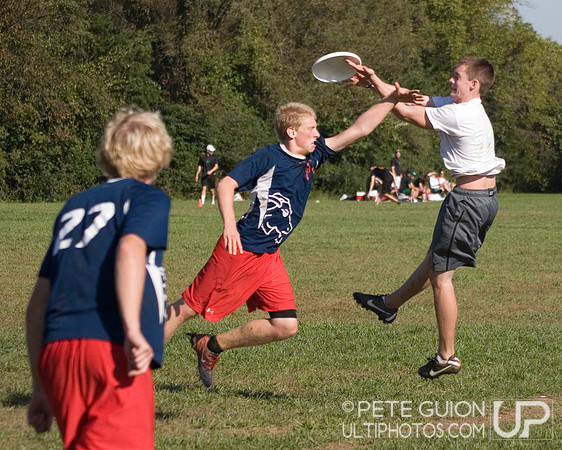 Sunday Round 1 Action -- 2011 Hucks off the Hilltop