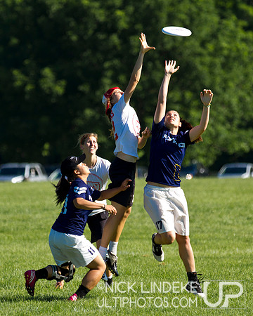 2014 USAU D-I College Champs Saturday Action