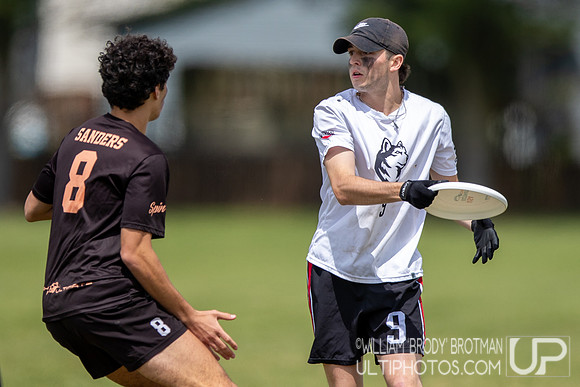 Day 1 of the USA Ultimate D-I College Championships