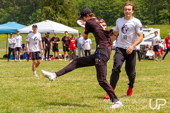 Day 1 of the USA Ultimate D-I College Championships