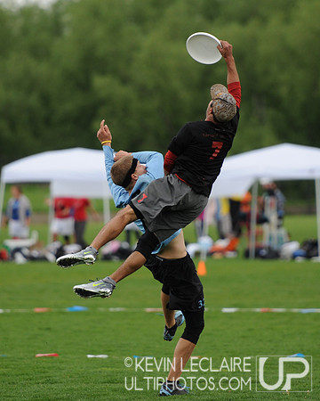 Sunday 8:30am Quarterfinals Round Action -- 2011 USAU College Championships