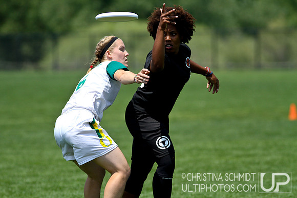 2012 USAU D-I College Championships Saturday Round 3 Action