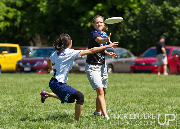 2014 USAU D-I College Champs Saturday Action