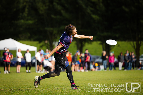 Sunday full coverage from USAU D-IIII College Championships: Semi-Finals