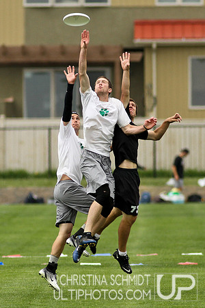 2012 USAU D-I College Championships Friday Round 2 Action